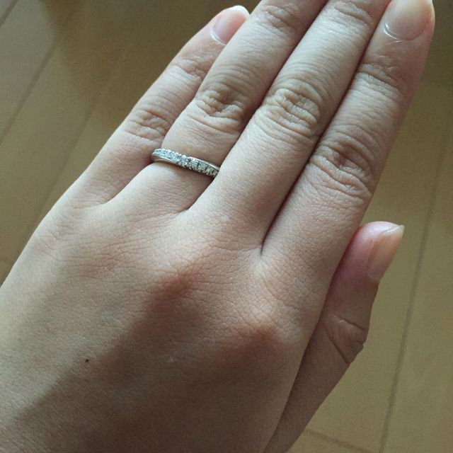 【銀座ダイヤモンドシライシの口コミ】 ゴージャス感があってキラキラ輝いてたところに魅力を感じましたー。
婚約…