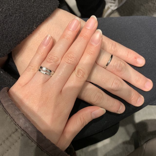 【エクセルコダイヤモンド(EXELCO DIAMOND)の口コミ】 婚約指輪と重ね付けしたときに、派手すぎず可愛いデザインを探してました…