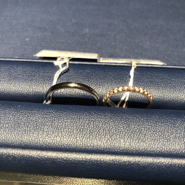 【銀座ダイヤモンドシライシの口コミ】 もともとエタニティがいいなと思って指輪を探していました。エタニティな…