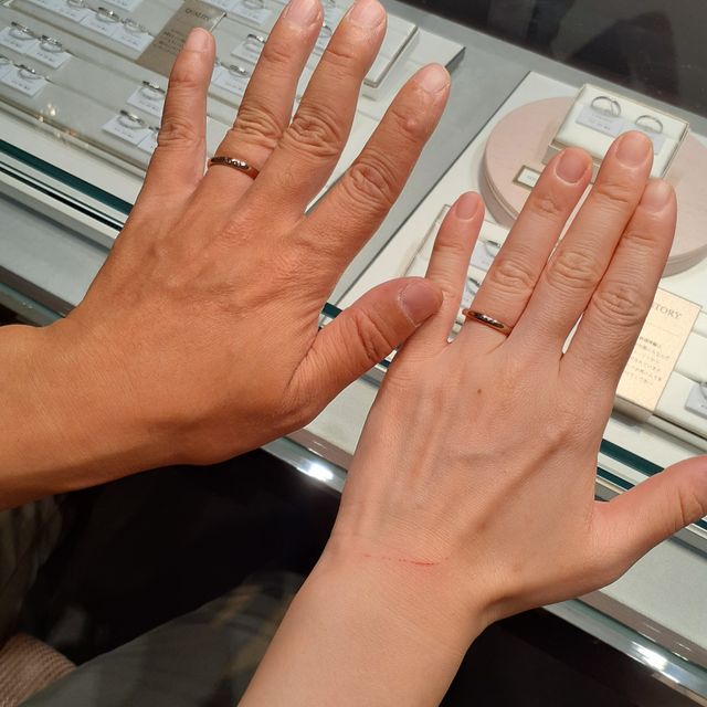 【アイプリモ(I-PRIMO)の口コミ】 シンプルなデザインに落ちついたペールブラウンゴールドがとても気に入り…