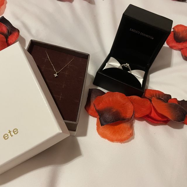 【エクセルコダイヤモンド(EXELCO DIAMOND)の口コミ】 結婚指輪とセットのデザインだったことが決め手です。
今後友人の結婚式や…