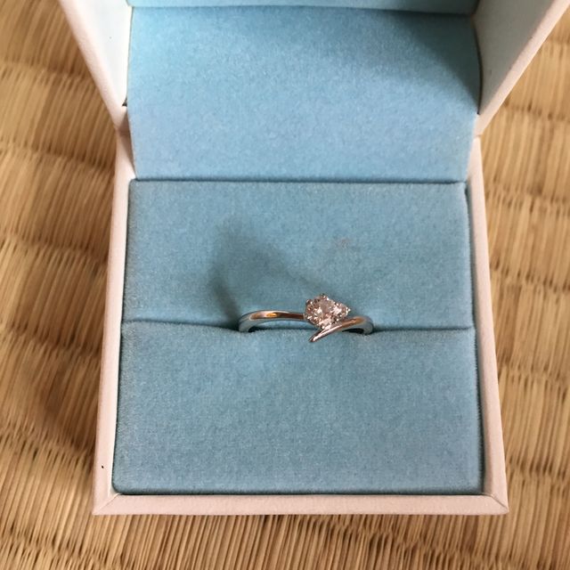 【ジュエリーツツミ(JEWELRY TSUTSUMI)の口コミ】 デザインが気に入りました。リングがひねっているものやダイヤが３つつい…