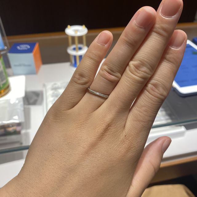 【銀座ダイヤモンドシライシの口コミ】 プラチナの指輪です。とても、ダイヤの輝きが美しかったです。細身の指輪…