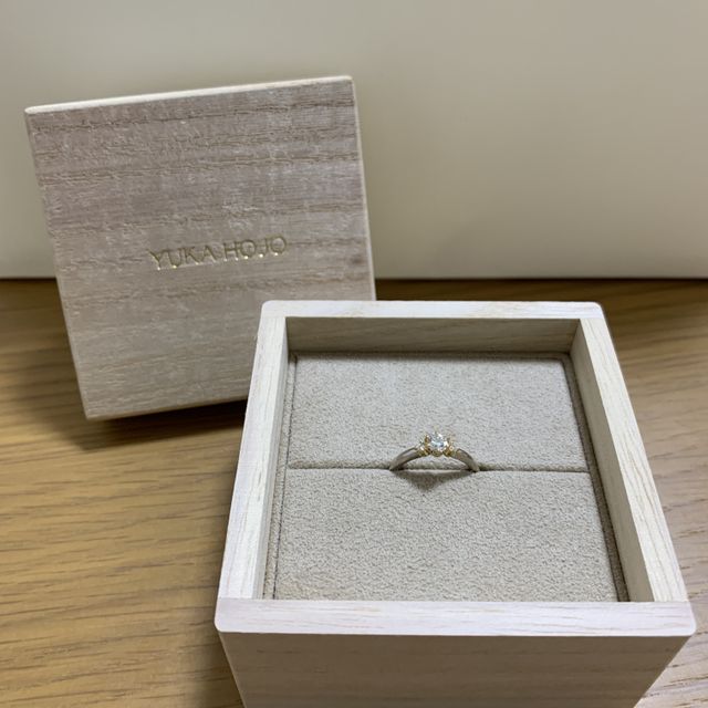 【YUKA HOJO(ユカホウジョウ)の口コミ】 指輪のデザインとコンセプト、ストーリー性です。ストーリー性も含めて、…