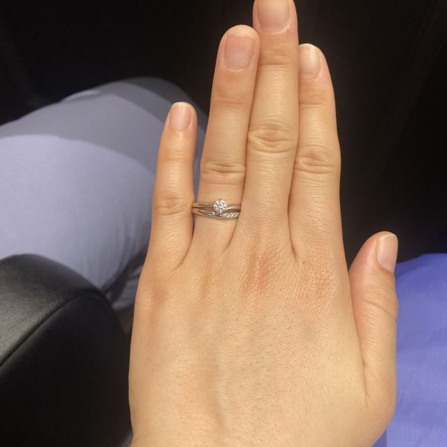 【ラザール ダイヤモンド(LAZARE DIAMOND)の口コミ】 婚約指輪と同じブランドがいいという思いが強かったのもそうですが、他の…