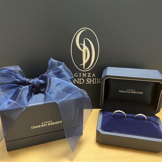 【銀座ダイヤモンドシライシの口コミ】 自分達の指に馴染むように細めのリングを探していました。
ダイヤがぐるっ…