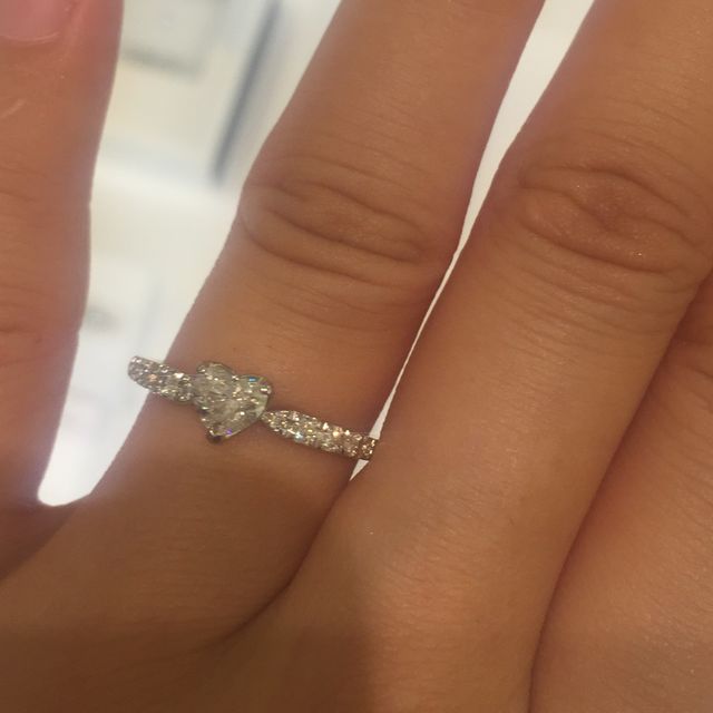 【STAR JEWELRY(スタージュエリー)の口コミ】 ハート形のセンターダイヤがとても可愛らしく、ハーフエタニティであるた…