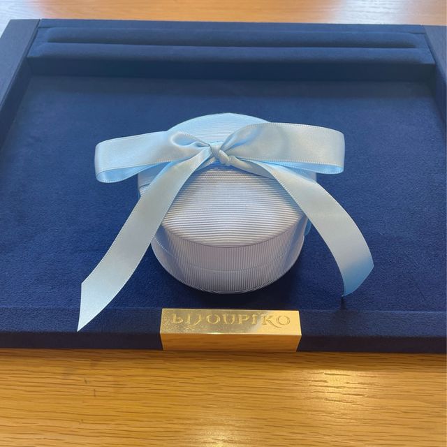 【【閉業】フラー・ジャコー(FURRER-JACOT)の口コミ】 他のブランドのお花の形の指輪に憧れており、他に似たような指輪がないか…