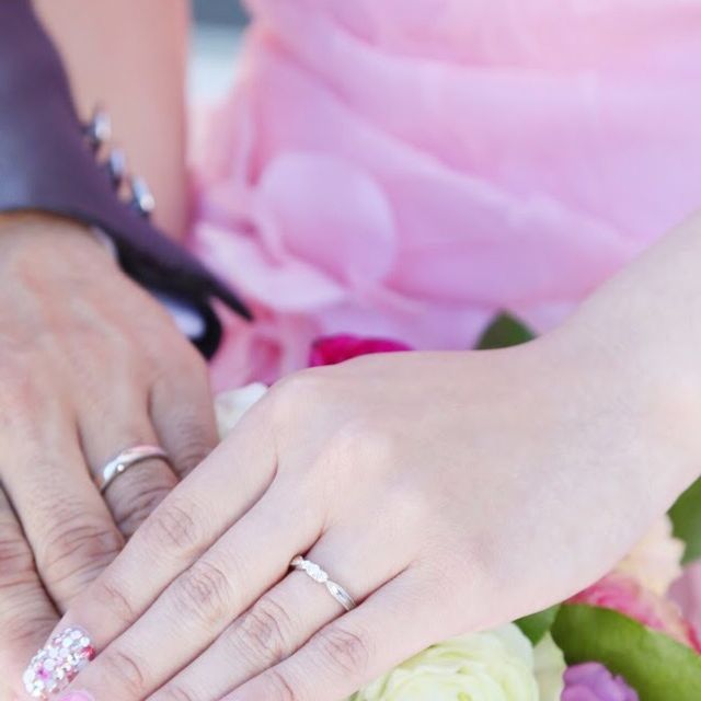 【エクセルコダイヤモンド(EXELCO DIAMOND)の口コミ】 旦那は黒のダイヤが1つついているシンプルな指輪、私はキラキラした指輪で…