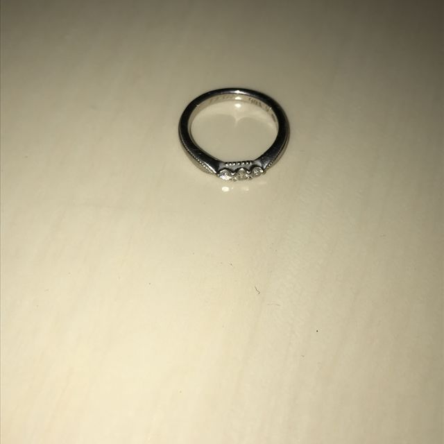 【エクセルコダイヤモンド(EXELCO DIAMOND)の口コミ】 旦那は黒のダイヤが1つついているシンプルな指輪、私はキラキラした指輪で…