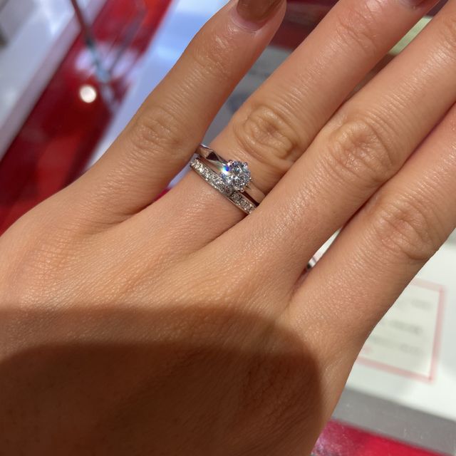 【AFFLUX(アフラックス)の口コミ】 デザインは180種類もありとても豊富だった。リングの素材、カラー、ダイヤ…