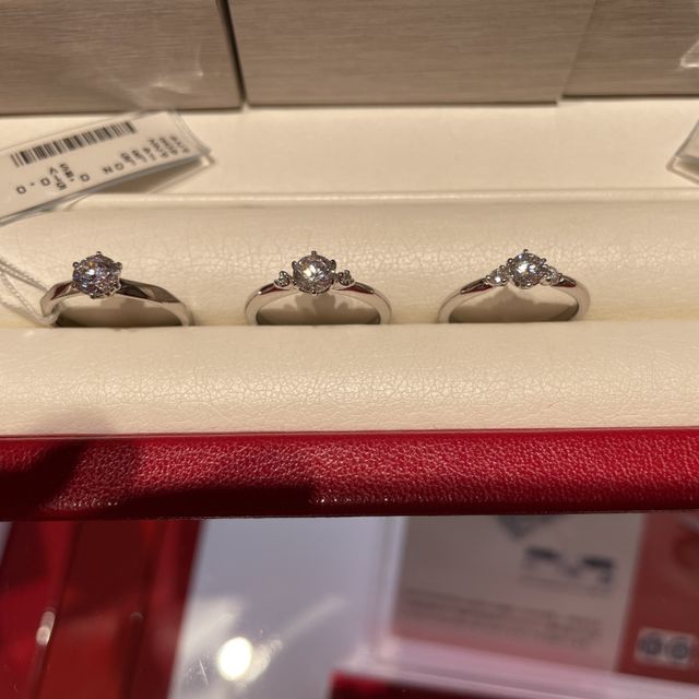 【AFFLUX(アフラックス)の口コミ】 デザインは180種類もありとても豊富だった。リングの素材、カラー、ダイヤ…