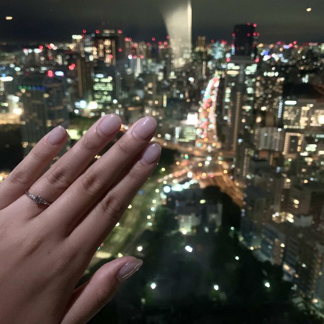 【銀座ダイヤモンドシライシの口コミ】 いろいろな指輪を装着しましたが、ウェーブのかかるデザインが指先を綺麗…