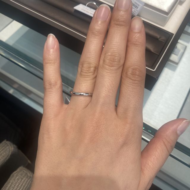 【アイプリモ(I-PRIMO)の口コミ】 指輪のデザインはシンプルでストレートやウェーブ、Vの形の物が選べて着け…
