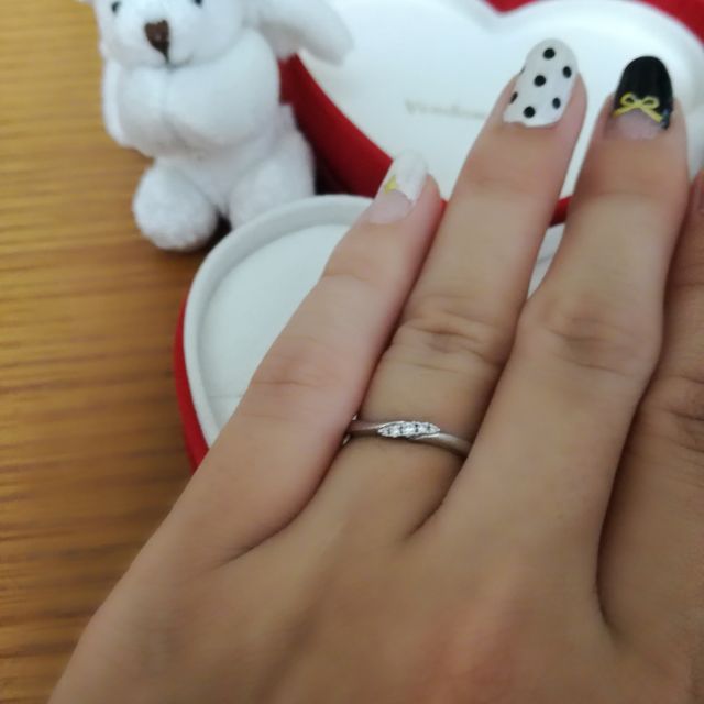 【ヴァンドーム青山(VENDOME AOYAMA)の口コミ】 一生つけるものなのでシンプルなもの。かつ女性用は少しデザイン性のある…