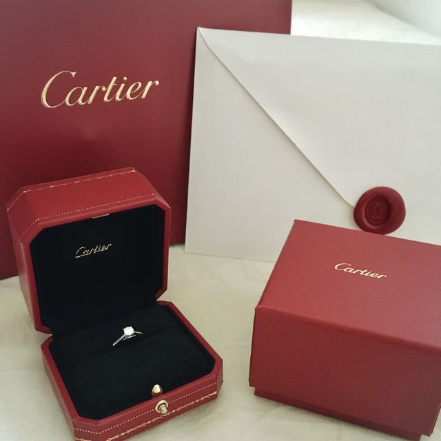 【カルティエ(Cartier)の口コミ】 あまり詳しいことは分かりませんが、ダイヤの輝きが違うような感じがしま…