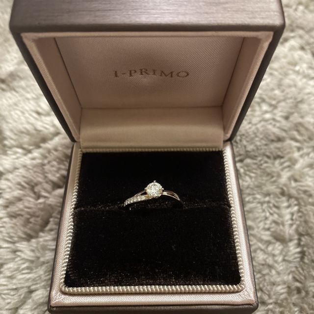【アイプリモ(I-PRIMO)の口コミ】 デザインが珍しく、結婚指輪との相性も良かったので選びました。ウェーブ…