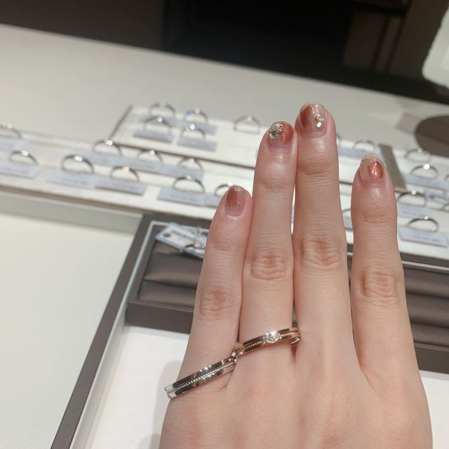 【アイプリモ(I-PRIMO)の口コミ】 中心がピンクゴールドになっており、手元になじむデザインです。特に中心…