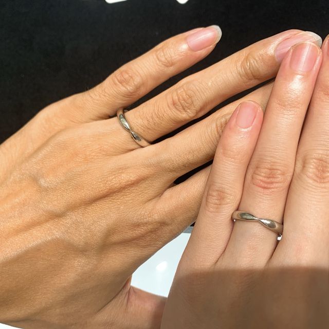 【ティファニー(Tiffany & Co.)の口コミ】 リボンをモチーフとした指輪ですが、可愛くもかっこよくも受け取れる上品…