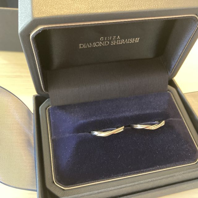 【銀座ダイヤモンドシライシの口コミ】 日本のブランドの指輪が欲しいと2人で話をしていました。何店舗か巡って購…