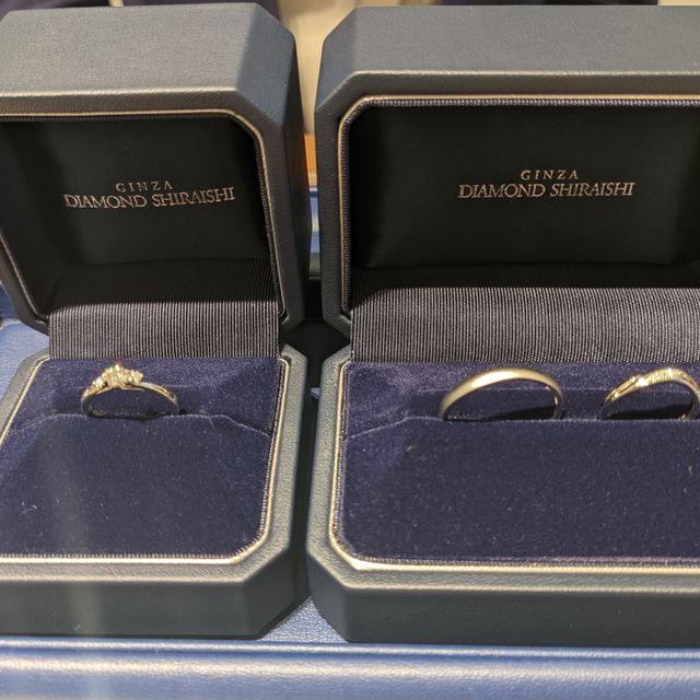 【銀座ダイヤモンドシライシの口コミ】 指が細く見えるとすすめられたので、ウェーブのデザインの指輪を選びまし…
