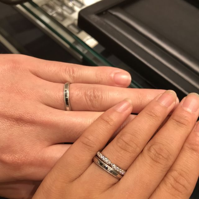 【ラザール ダイヤモンド(LAZARE DIAMOND)の口コミ】 一粒の婚約指輪はずっとつけられないので、ハーフエタニティにしました！
…