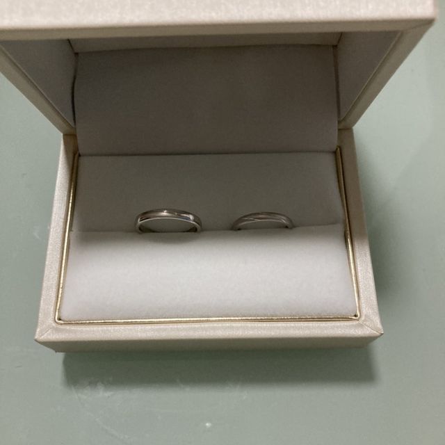 【宝寿堂(ほうじゅどう)の口コミ】 指輪のデザインは僕はシンプルなもので、妻は少し要望が多いいような指輪…