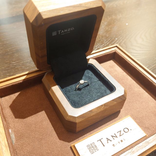 【TANZO.(鍛造指輪)の口コミ】 オーダーメイドゆえのデザインの自在性、そして傷つきにくく石が落ちにく…