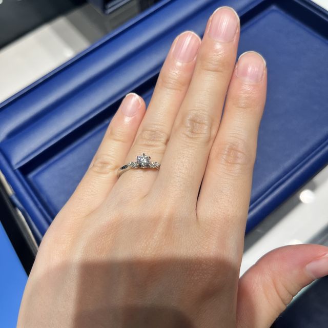 【銀座ダイヤモンドシライシの口コミ】 セミオーダーできるので、凄く良いなと思いました。
ピンクゴールドのリン…