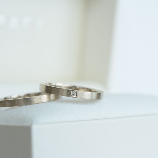 【CRAFY(クラフィ)の口コミ】 カラーは、肌馴染みの良いピンクゴールドにしました。形は、直線的にして…