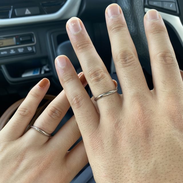 【ケイウノ ブライダル(K.UNO BRIDAL)の口コミ】 デザインが可愛いです。
女性のリングには石も埋まっていて華やかです。
…