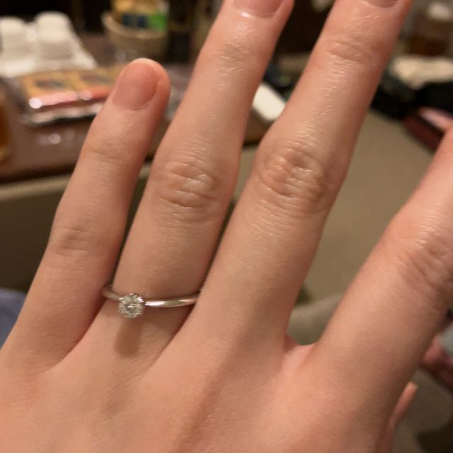 【銀座ダイヤモンドシライシの口コミ】 シンプルなデザインが気に入りました。小さめだけれど、素材がいいものを…