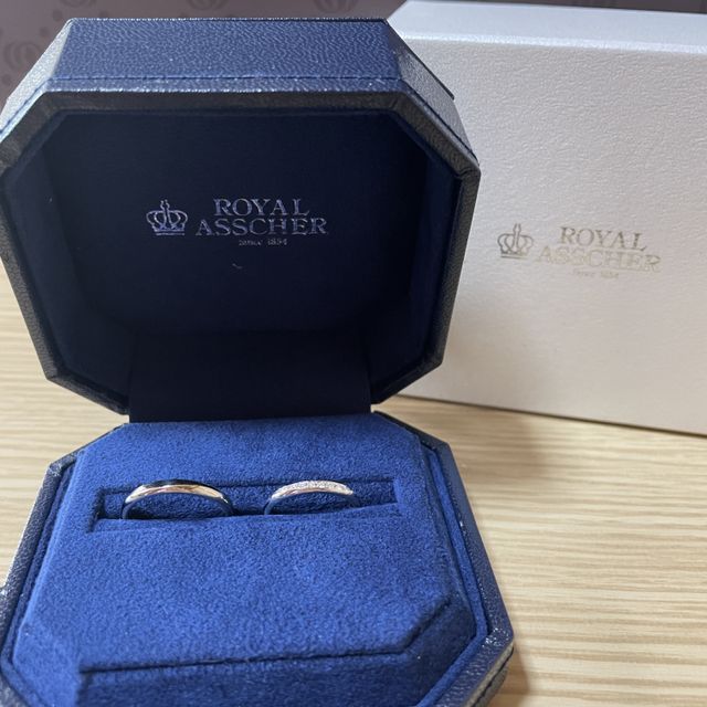 【ROYAL ASSCHER(ロイヤル・アッシャー)の口コミ】 ストレートタイプでシンプルだけどキラッと輝くダイヤが付いている指輪を…