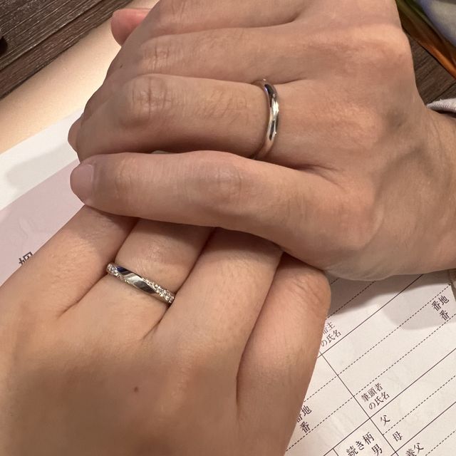 【ラザール ダイヤモンド(LAZARE DIAMOND)の口コミ】 婚約指輪との相性がばっちりで、ときめいたので購入しました。初めはシン…