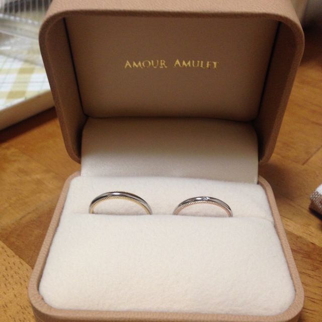 【AMOUR AMULET(アムール・アミュレット)の口コミ】 クラシカルなミル打ちのリングを探していたところ、この指輪をお勧めされ…