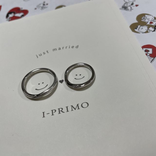 【アイプリモ(I-PRIMO)の口コミ】 指輪のデザイン、価格帯をみて購入を決めました。女性側の指輪はダイヤが…