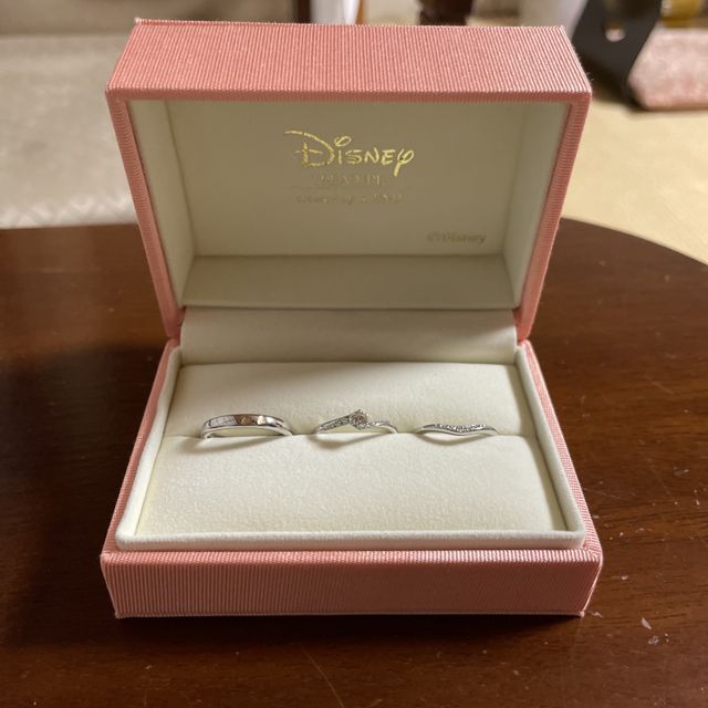 【ケイウノ ブライダル(K.UNO BRIDAL)の口コミ】 指輪の光沢感が他とは違って美しく、購入の決め手でした！ディズニーデザ…