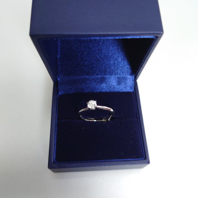 【銀座ダイヤモンドシライシの口コミ】 相手の好みのデザインもあるので、後で選べるようプロポーズリングにしま…