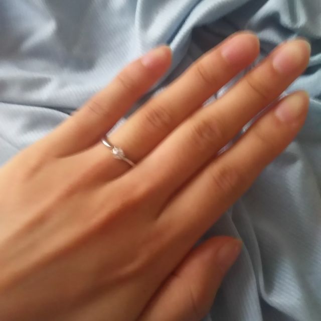 【4℃ BRIDAL(ヨンドシーブライダル)の口コミ】 婚約指輪なのでダイヤが１粒ついているものが理想的でした。
以前から４℃…