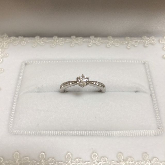 【ラザール ダイヤモンド(LAZARE DIAMOND)の口コミ】 半年かけて何軒もブランドを回って価格とデザイン、ダイヤの質を比較しま…