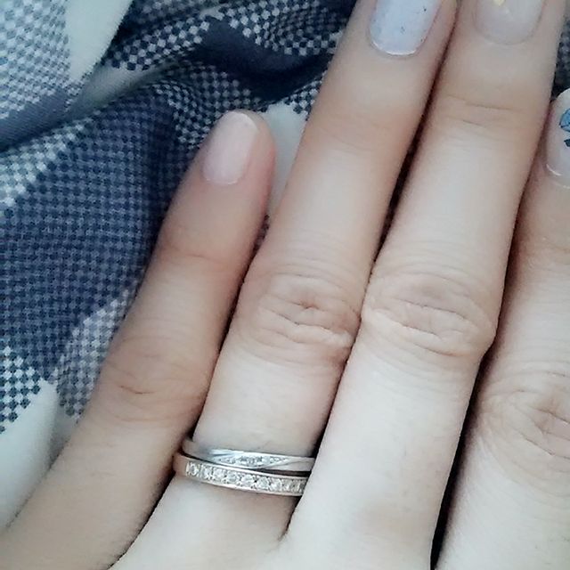 【組曲ジュエリーの口コミ】 シンプルで華奢なものを探していました。そして、婚約指輪と結婚指輪を重…