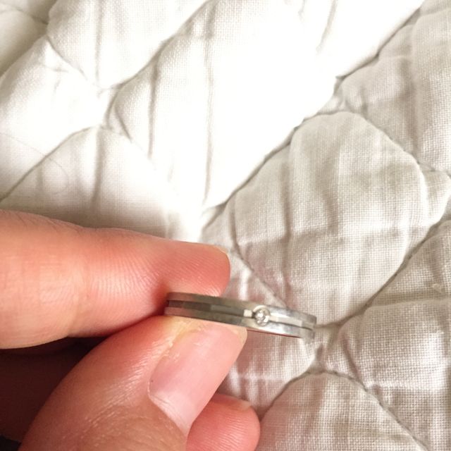 【アイプリモ(I-PRIMO)の口コミ】 シンプルな物を探していました。
ダイヤがあまり目立たずさり気ない感じで…