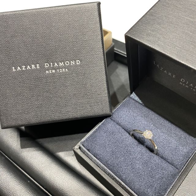 【ラザール ダイヤモンド(LAZARE DIAMOND)の口コミ】 結婚指輪とのバランスで婚約指輪のデザインを決めました。日常的に身につ…