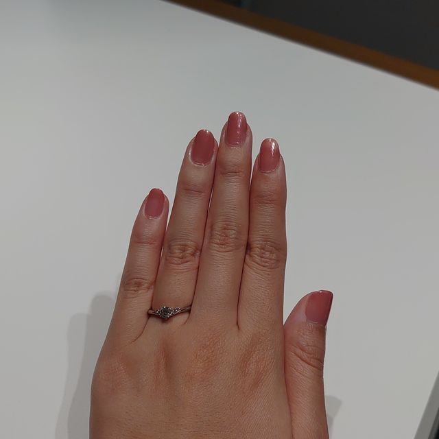 【ラザール ダイヤモンド(LAZARE DIAMOND)の口コミ】 他店でもラザールダイヤモンドさんでも色々な指輪をはめましたが、このロ…