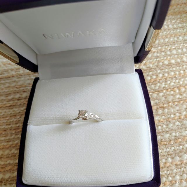 【俄(にわか)の口コミ】 よくあるデザインより少し変わったものを求めていたことと、それぞれの指…