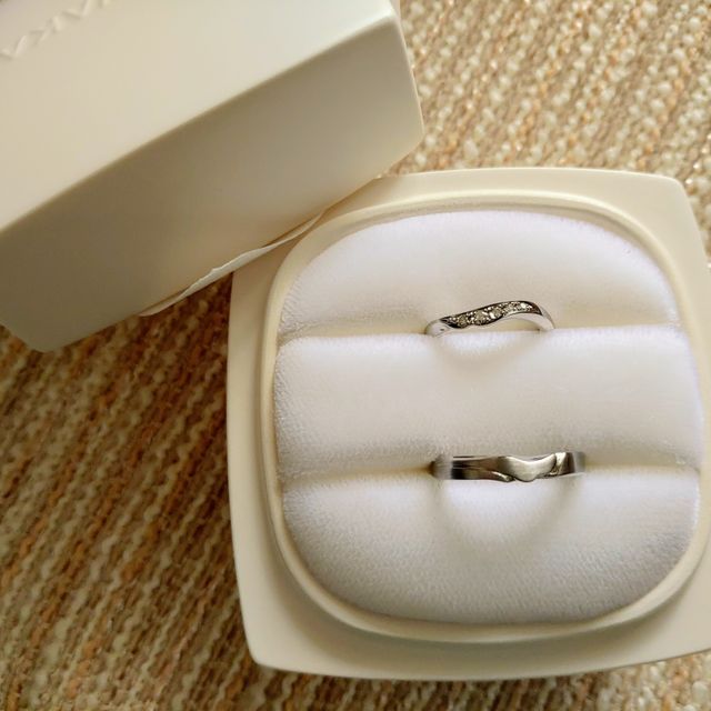 【俄(にわか)の口コミ】 よくあるデザインより少し変わったものを求めていたことと、それぞれの指…