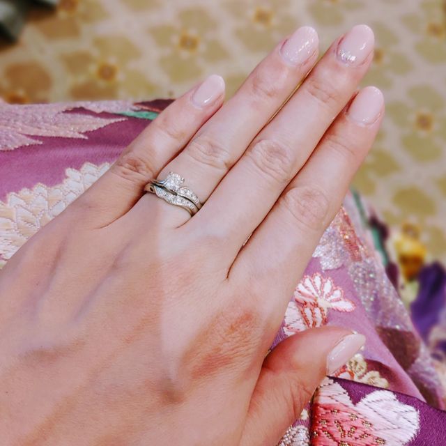 【俄(にわか)の口コミ】 よくあるデザインより少し変わったものを求めていたことと、それぞれの指…