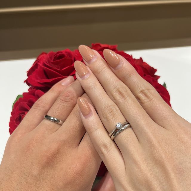 【ラザール ダイヤモンド(LAZARE DIAMOND)の口コミ】 彼女のリングはダイヤモンド入りのを探していて、さまざまな種類の中から…