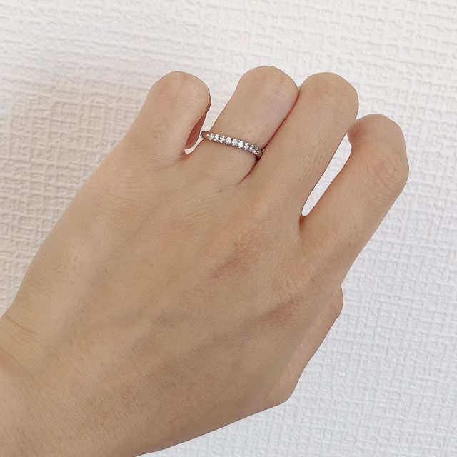 【4℃ BRIDAL(ヨンドシーブライダル)の口コミ】 新郎新婦ともに指が細く、ゴツゴツした個性的なデザインは似合いそうにな…