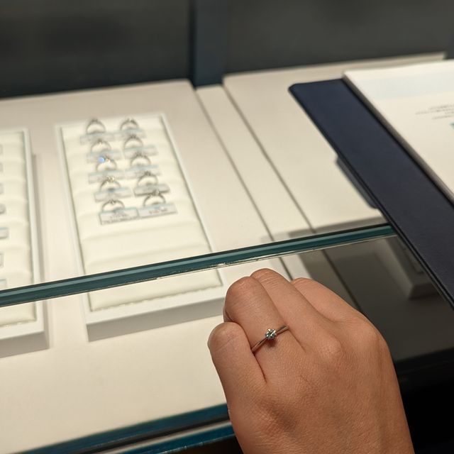 【銀座ダイヤモンドシライシの口コミ】 ダイヤモンドへのこだわりが強いのでこちらの店舗で購入しました。4Cだけ…